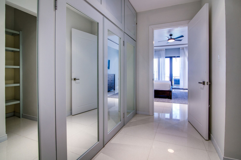 Room 5, Luxury Oceanfront Villa Fully Staffed Pool Jacuzzi Movie Theatre