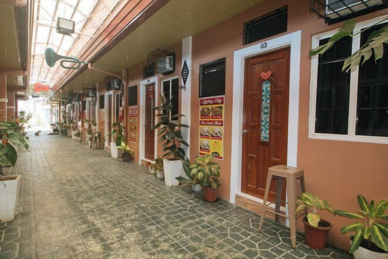 Exterior & Views 2, RedDoorz @ Queens Hometel, Tagum City