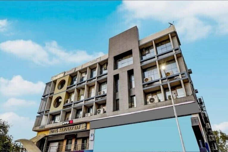 Exterior & Views, HOTEL SAROVAR INN C G ROAD, Ahmadabad