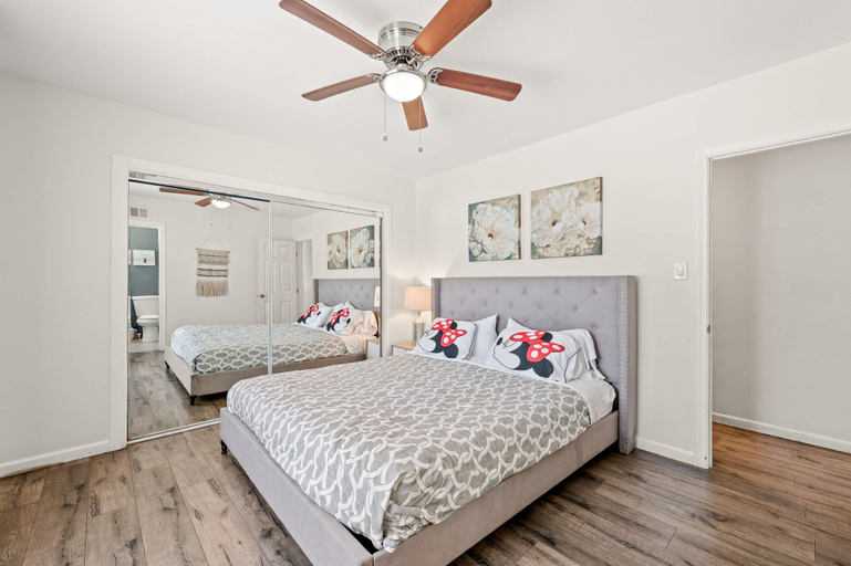 Room 2, Spacious Family Friendly House in Central Location, Los Angeles