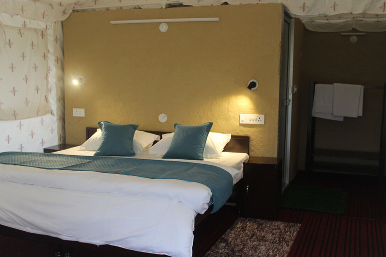 Bedroom, Billing View Camp and Mud Houses, Mandi