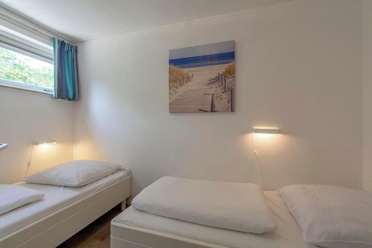 Bedroom 3, Duinland 190, 5-guest bungalow with garden, Zijpe
