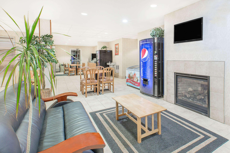 Public Area 2, Microtel Inn & Suites by Wyndham Colfax/Newton, Jasper