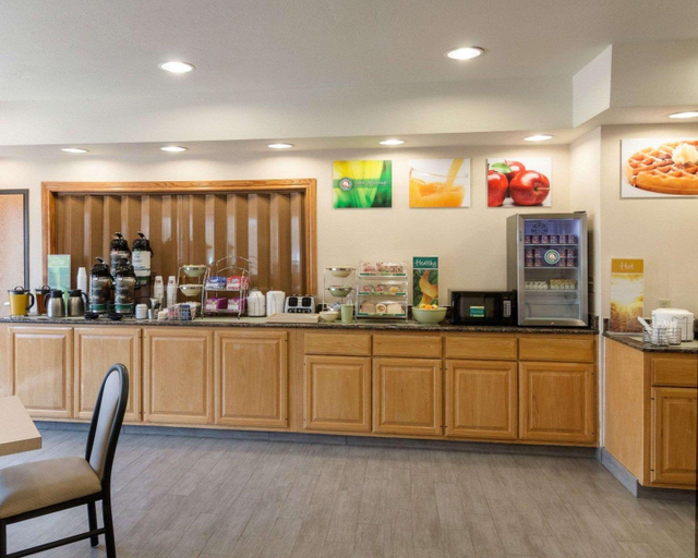 Food & Drinks 4, Quality Inn Buffalo, Leon