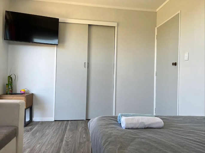 Bedroom, 2 Double 1 Single 1 Sofa Beds Studio A, Rotorua