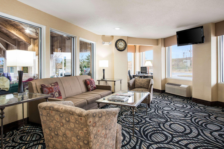 Public Area 2, Quality Inn & Suites Menomonie, Dunn