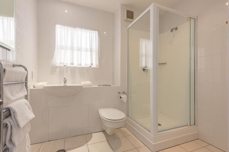 Bathroom 3, Apollo Lodge - Free Parking, Wellington
