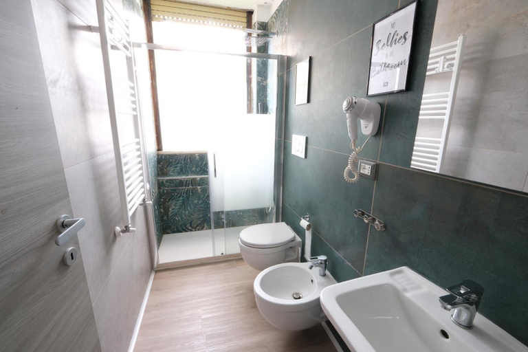 Bathroom 5, Affittacamere Hostel 3, Milano