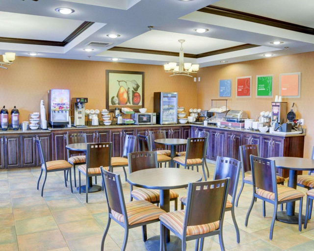 Food & Drinks 5, Comfort Inn & Suites Russellville I-40, Pope