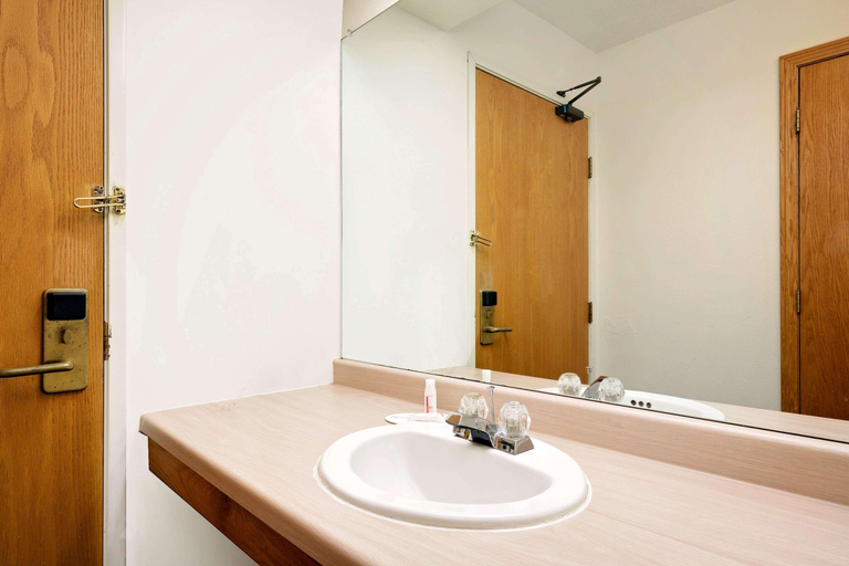 Bathroom, AmericInn by Wyndham Mauston, Juneau