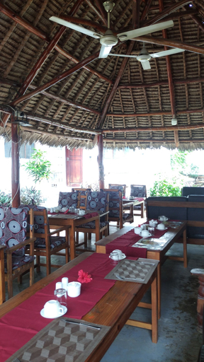 Food & Drinks 3, Fish Hostel, Kaskazini 'A'