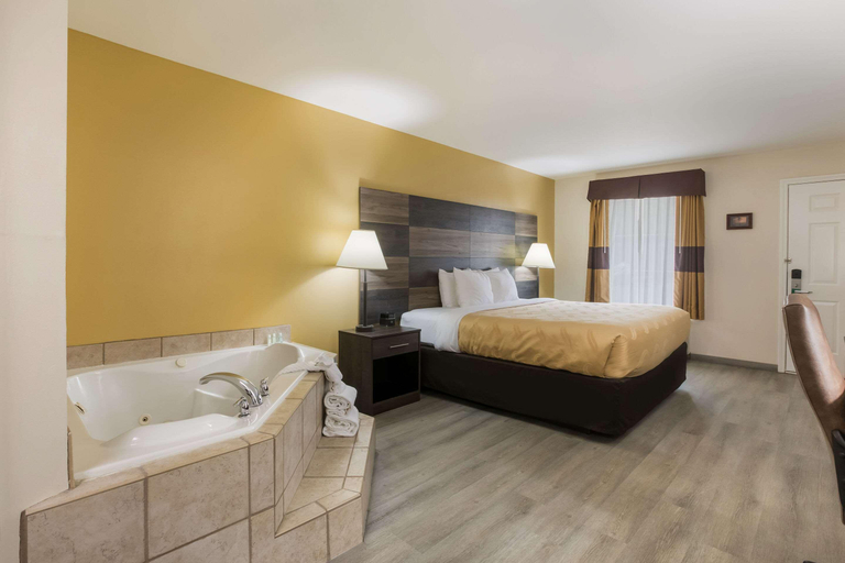 Bedroom 3, Quality Inn & Suites near Lake Oconee, Greene