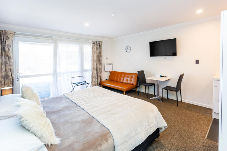 Bedroom 2, Studio Apartment Superking or Twin, Dunedin