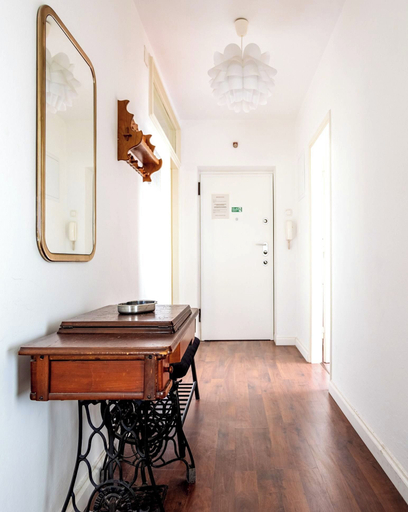 Others 2, Comfortable apartment with great city and sea view, Split