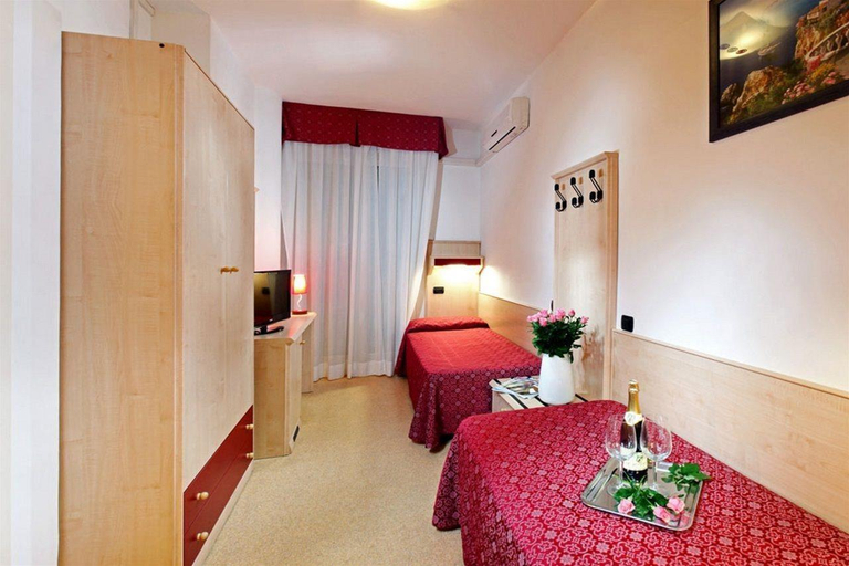 Bedroom 3, Hotel Regina, Udine
