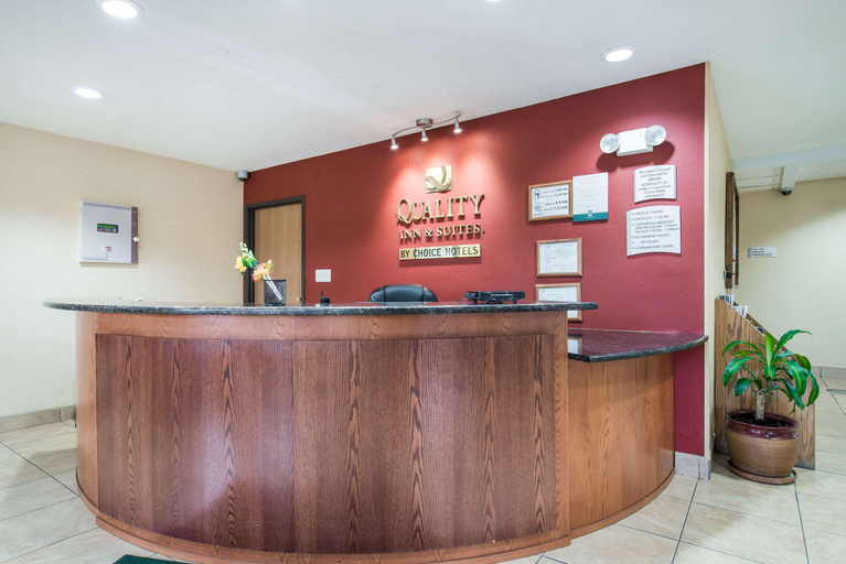 Public Area 2, Quality Inn & Suites Menomonie, Dunn