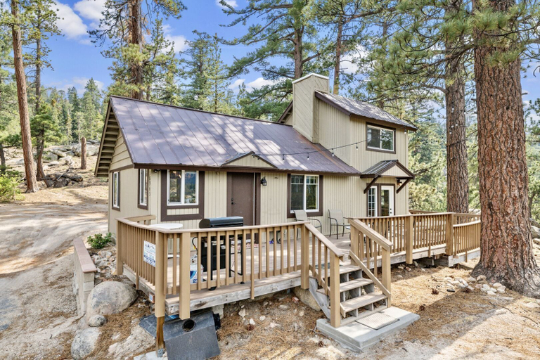 Exterior & Views, Boulder Bear, San Bernardino