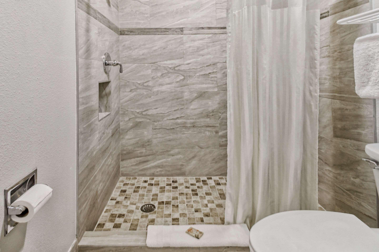 Bathroom 3, Rodeway Inn & Suites Haines City - Winter Haven, Polk