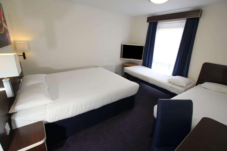 Bedroom 4, Ramada by Wyndham Oxford, Oxfordshire