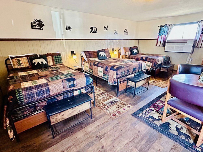 Others 5, The Lodge at Ute Lake, Quay