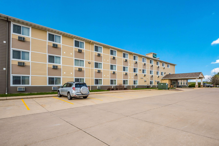 Exterior & Views 2, Quality Inn & Suites Eldridge Davenport North, Scott