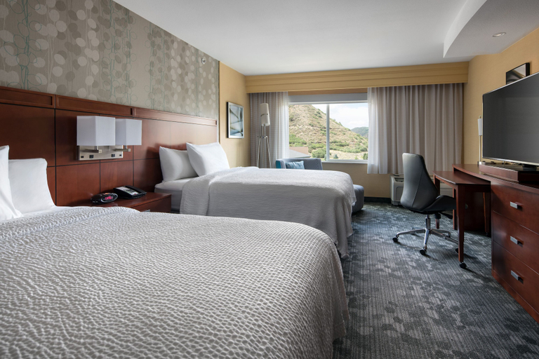 Bedroom 2, Courtyard by Marriott Glenwood Springs, Garfield