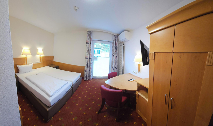 Bedroom 3, Hotel-Pension Altes Weinhaus, Neustadt an der Weinstraße