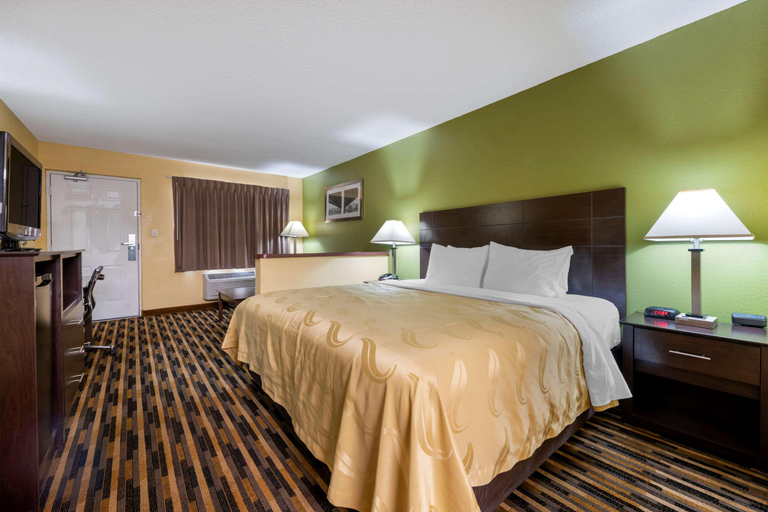 Bedroom 3, Quality Inn & Suites Mt Dora North, Lake
