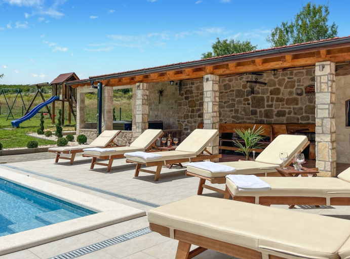 Others 3, Villa Maria With Outdoor Pool, Ružić