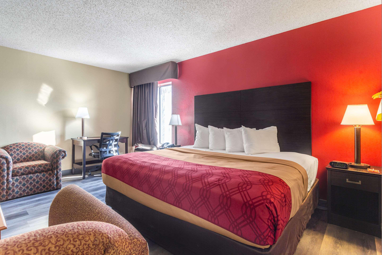 Bedroom 3, Econo Lodge & Suites Clarksville, Montgomery