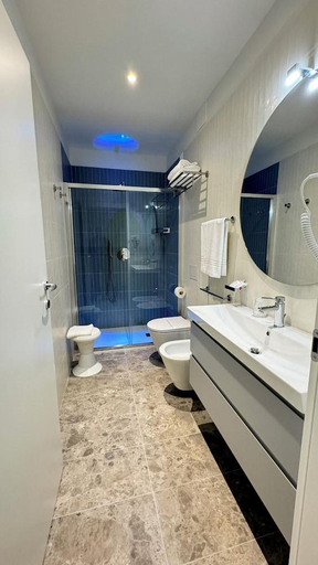 Bathroom 4, Hotel Cristina, Venezia