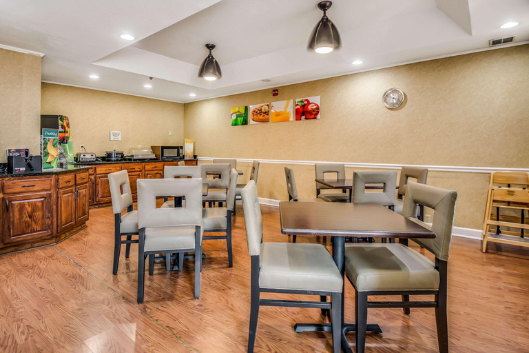 Food & Drinks 5, Quality Inn Oak Ridge, Anderson