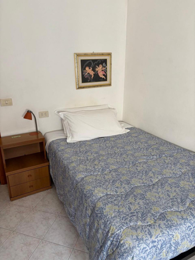 Bedroom 2, Albergo Edera, Parma