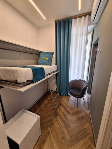 Others 4, Kore Suite, Napoli