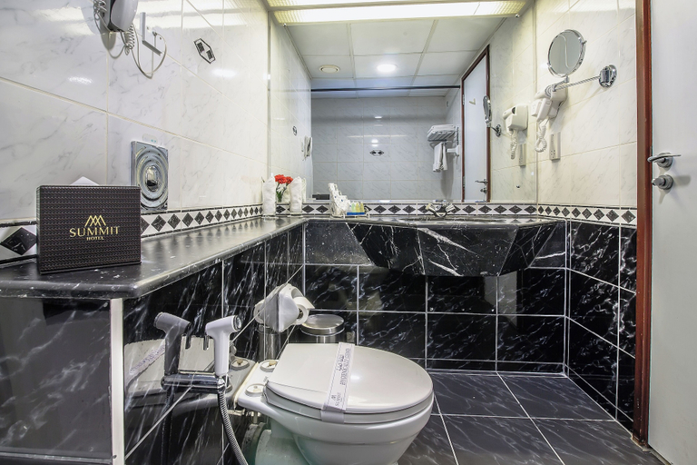 Bathroom 5, Landmark Summit Hotel, Dubai