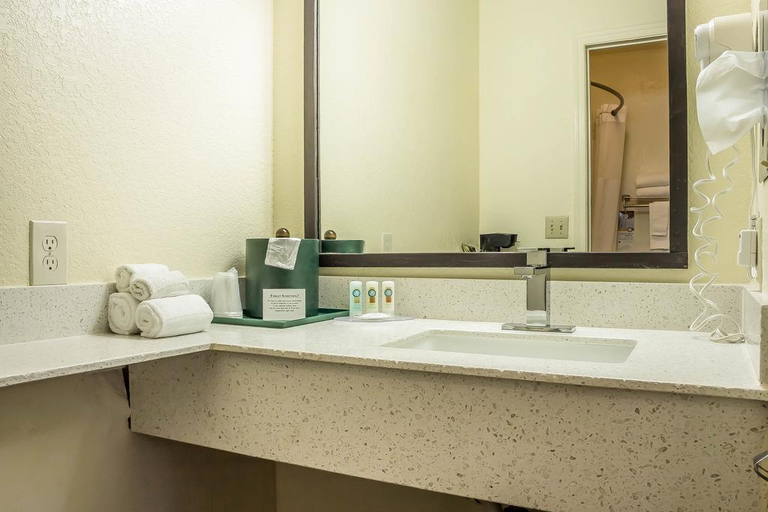 Bathroom 4, Quality Inn Pinetop Lakeside, Navajo