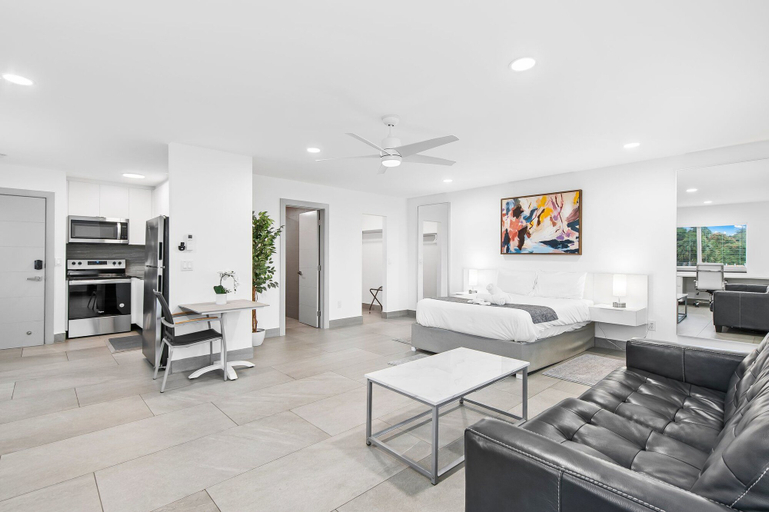 Others 2, Unique Retreat - Unit D: Cool 2nd-floor Retreat, Broward