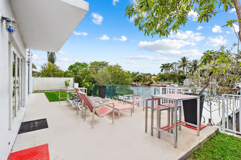 Others 5, Unique Retreat - Unit C: Charming 2nd-floor Escape, Broward