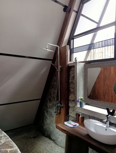 Bathroom 18