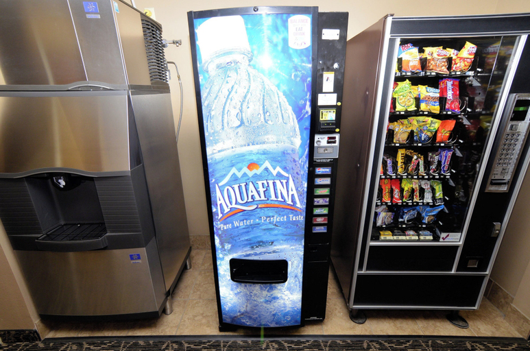 Food & Drinks 5, Cobblestone Inn & Suites - Denison Majestic Hills, Crawford