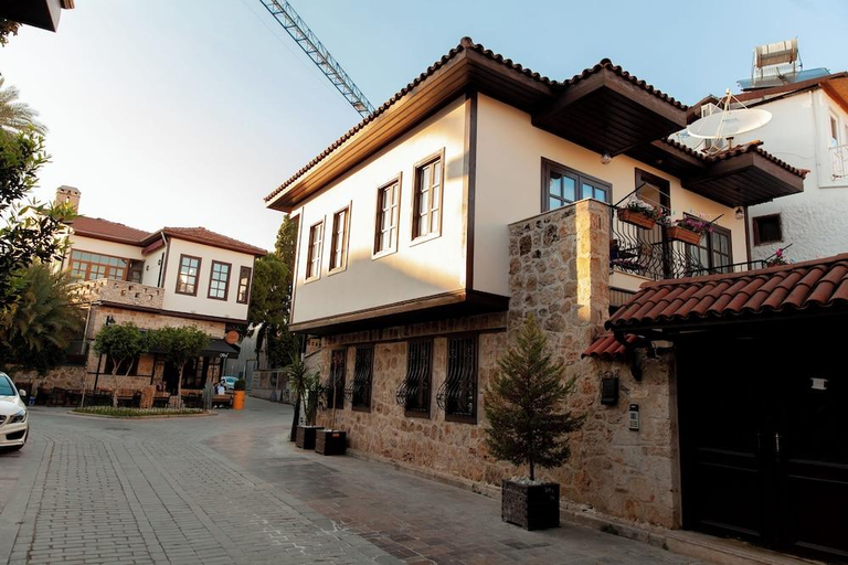 Exterior & Views