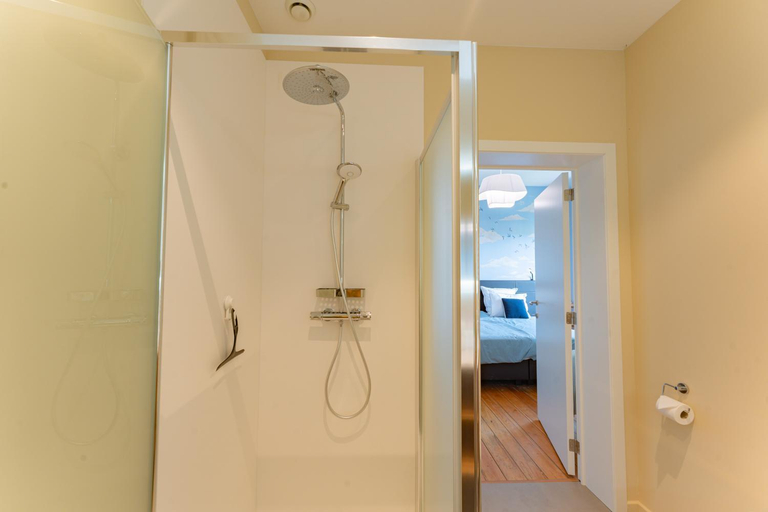 Bathroom 3, Manoir du Moulin, Liège