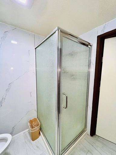 Bathroom 4, Del Aire Inn LAX, Los Angeles