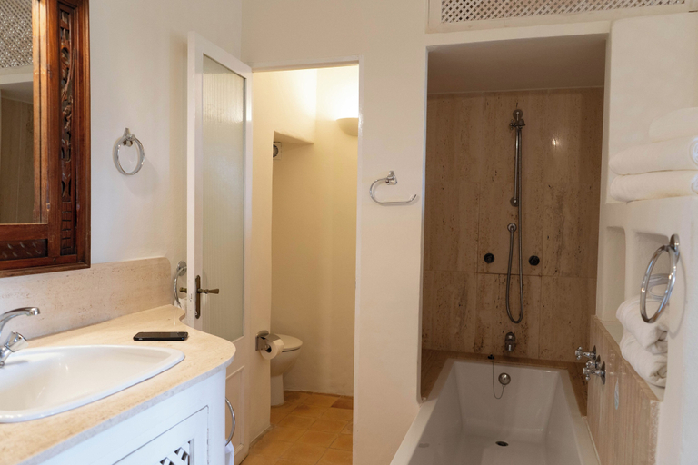 Bathroom 4, Rotana la Reserva, Baleares