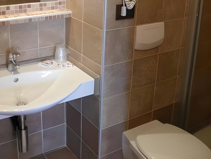 Bathroom 3, Ristorante Albergo Da Maurizio, Cuneo
