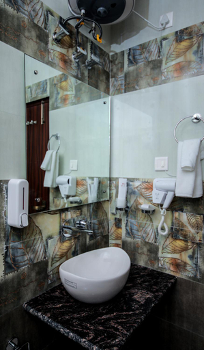 Bathroom 4, Amritara Social Palace, Uttarkashi