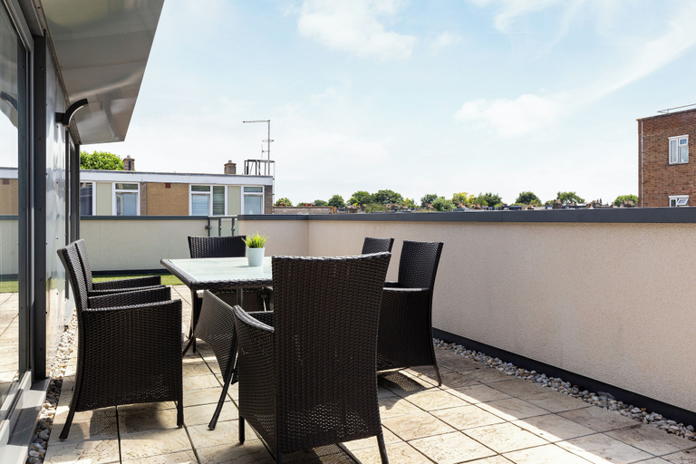 Others 2, Impressive 2 Bed Penthouse in Wandsworth, London