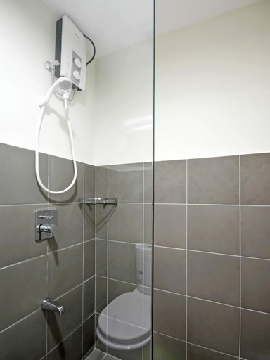 Bathroom 5, Currency Serviced Suites, Pasig City