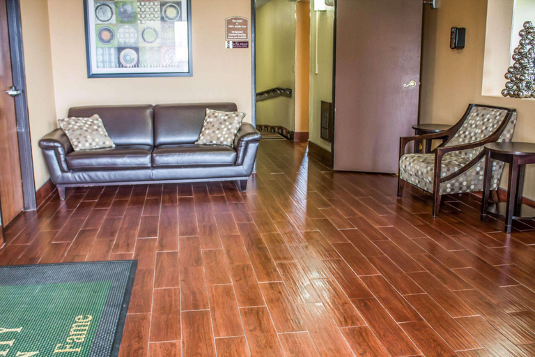 Public Area 2, Quality Inn Hall of Fame, Stark
