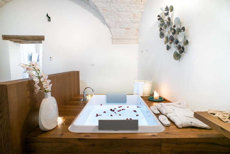 Others 4, Petrantiche - Albergo Diffuso, Bari
